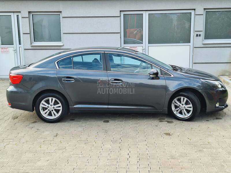 Toyota Avensis 2.0D4D NAVY VLSNK