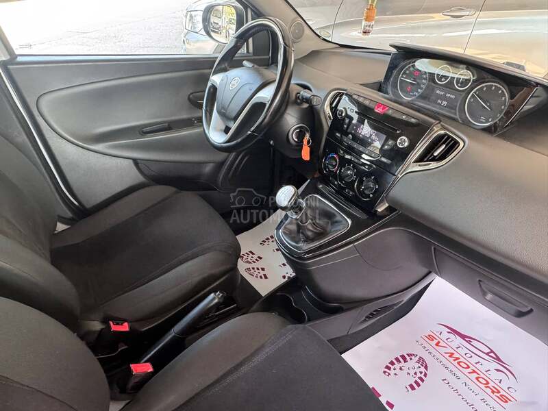 Lancia Ypsilon 1.2 8V