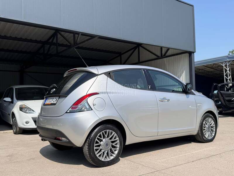 Lancia Ypsilon 1.2 8V