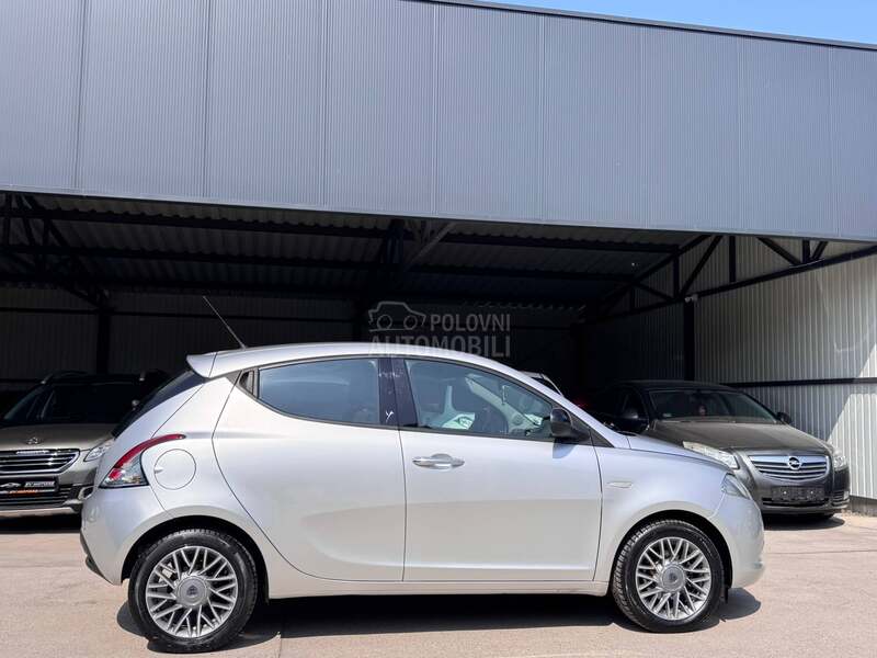 Lancia Ypsilon 1.2 8V