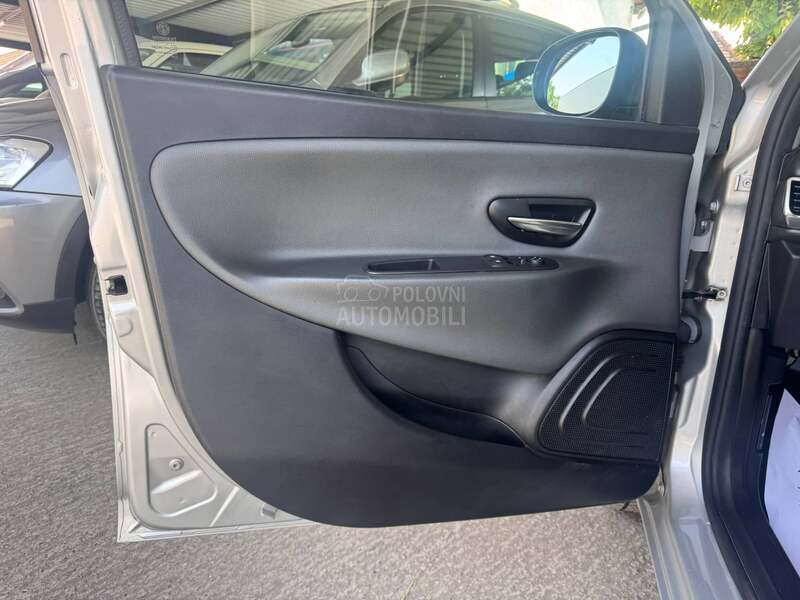 Lancia Ypsilon 1.2 8V
