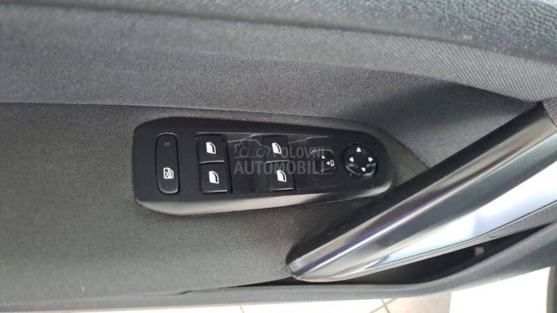 Peugeot 308 1.5 BLU NAV ALU LED