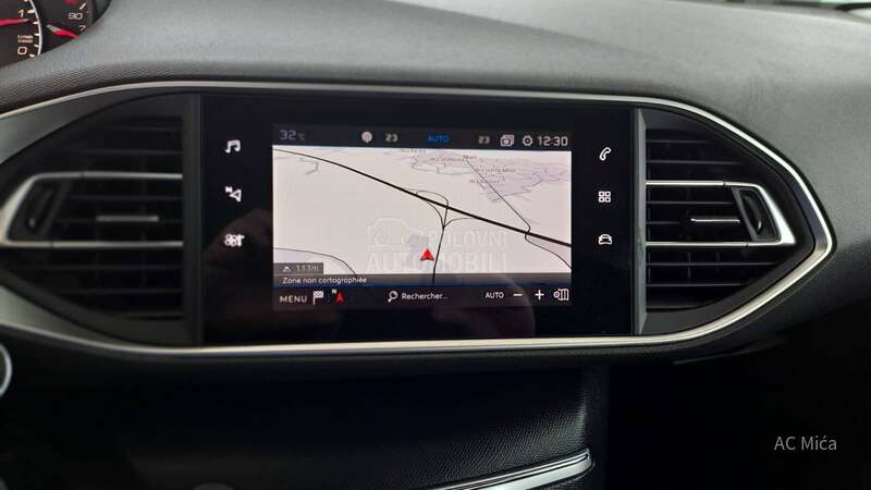 Peugeot 308 1.5 BLU NAV ALU LED