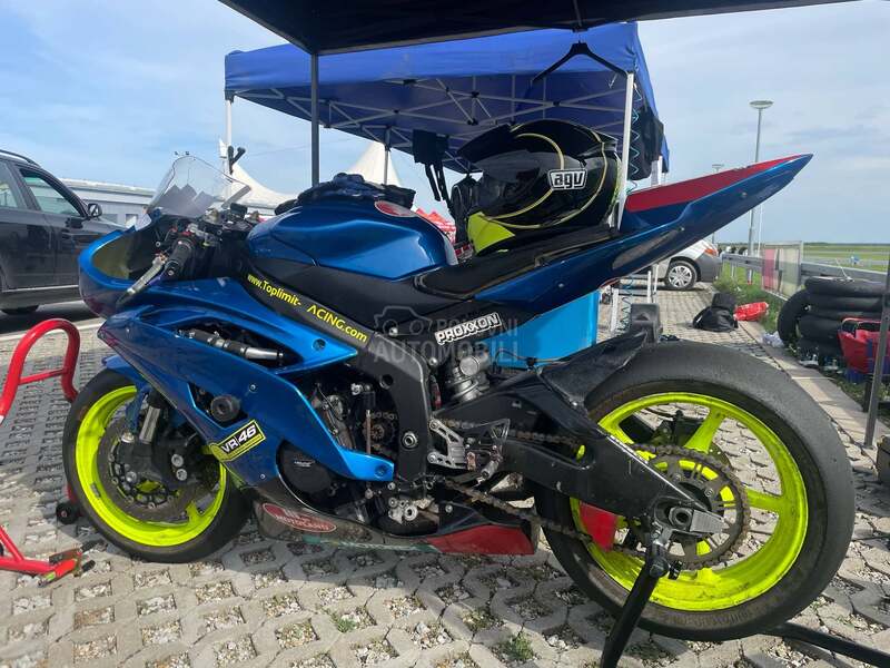 Yamaha R6