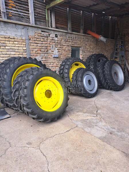 John Deere uski tockovi