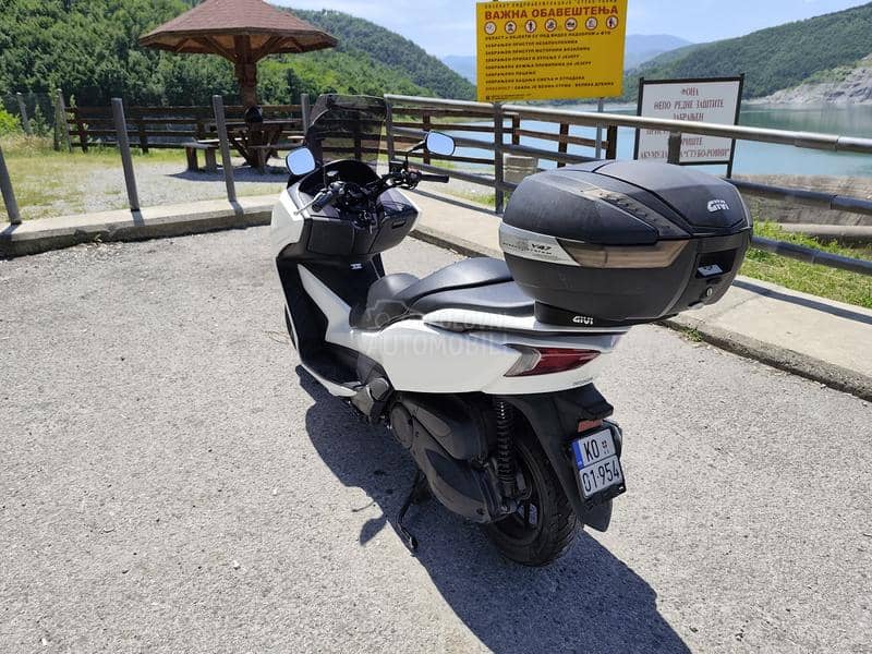 Honda Forza 300