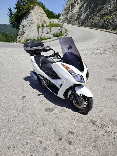 Honda Forza 300