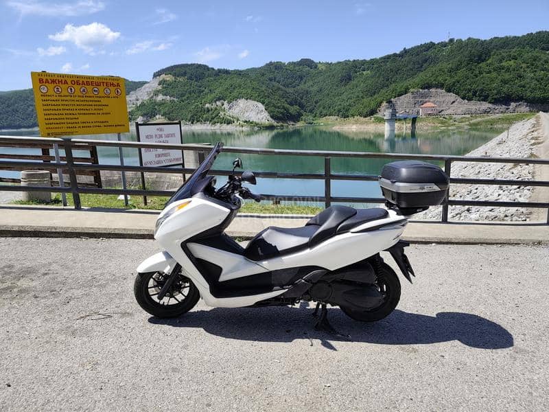 Honda Forza 300