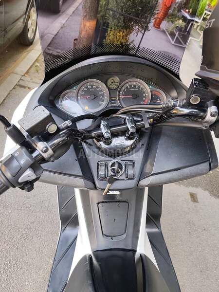 Honda Forza 300
