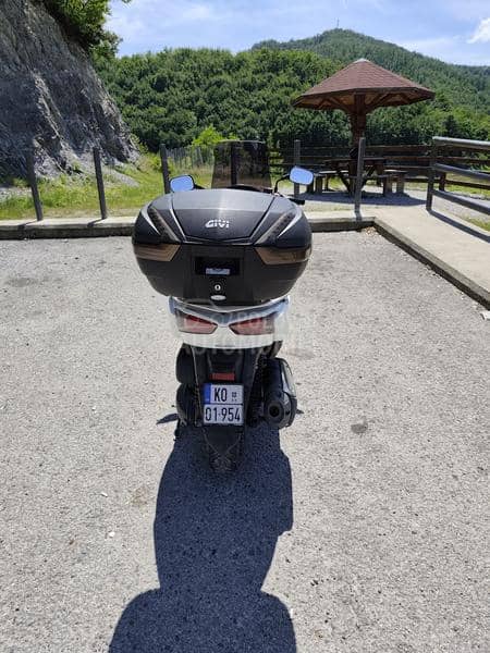 Honda Forza 300