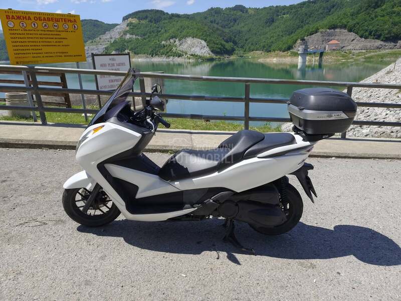 Honda Forza 300