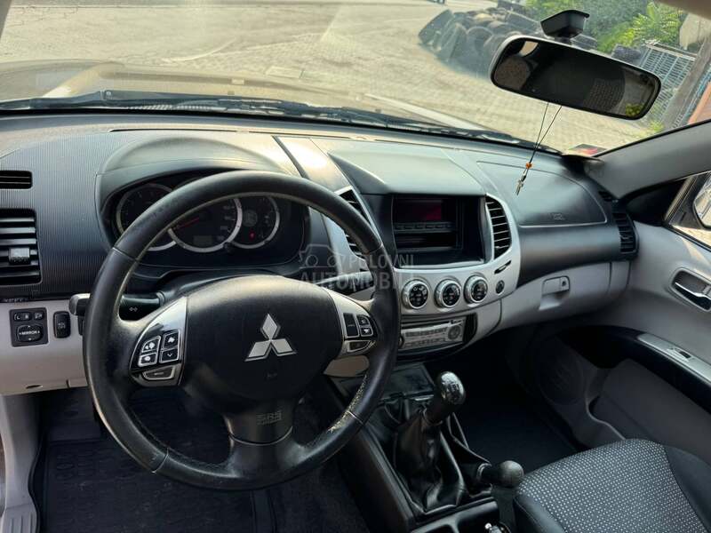 Mitsubishi L200 