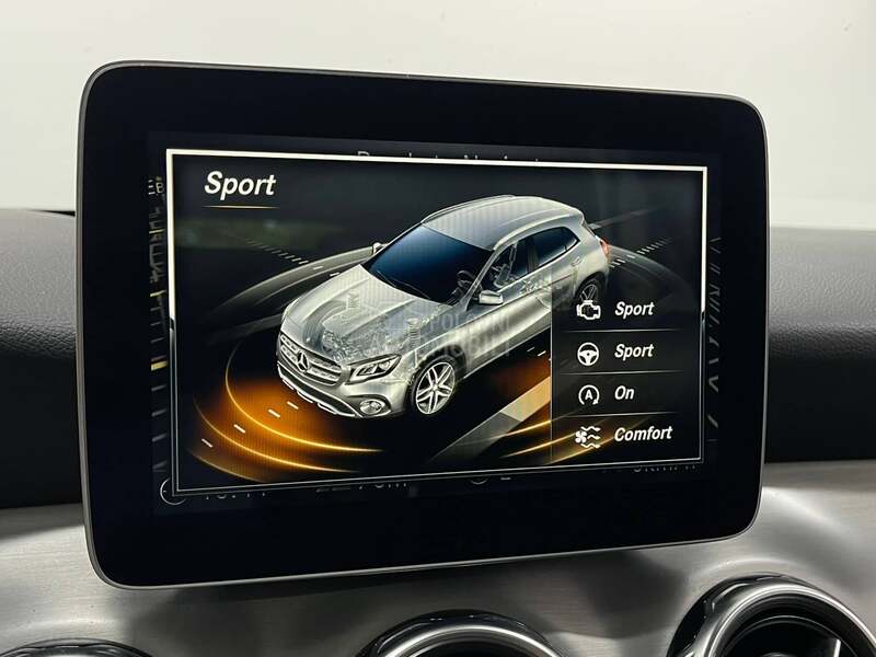 Mercedes Benz GLA 180 AMG LINE AUT