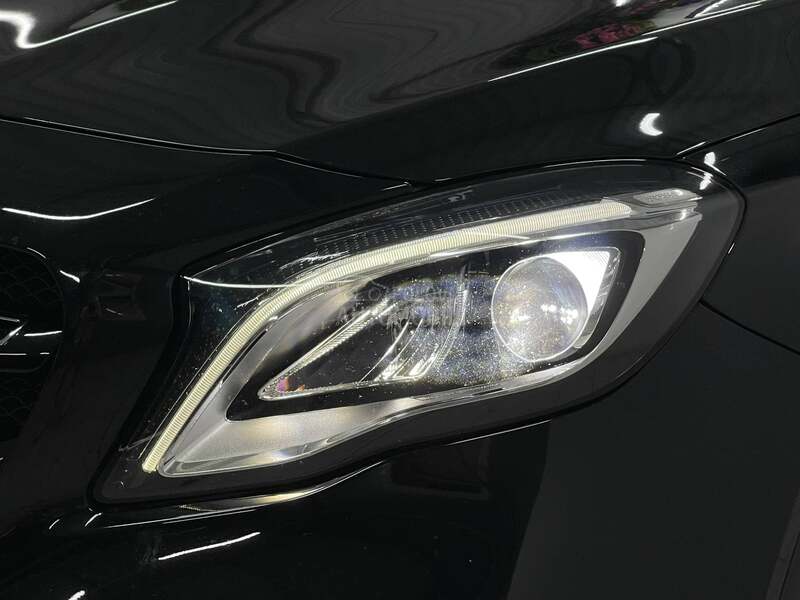 Mercedes Benz GLA 180 AMG LINE AUT
