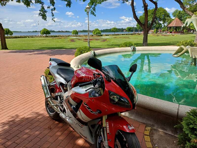 Yamaha R1
