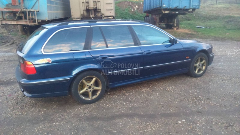 BMW 318 2000. god. -  kompletan auto u delovima