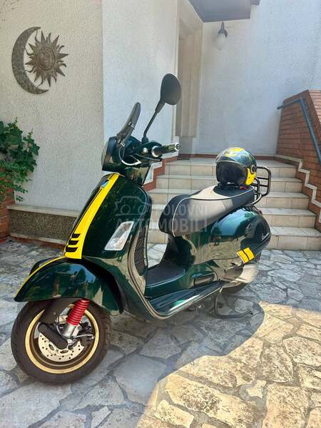 Vespa GTS 300 Racing Sixties