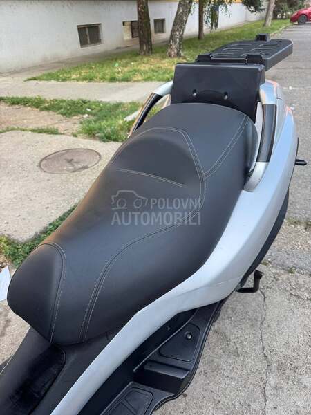 Piaggio MP3 LT