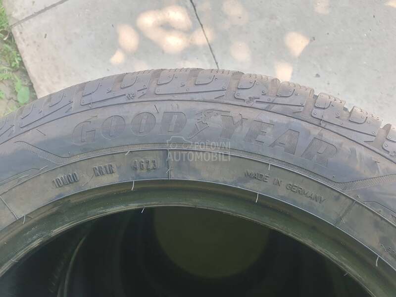 Goodyear 225/55 R17 Zimska