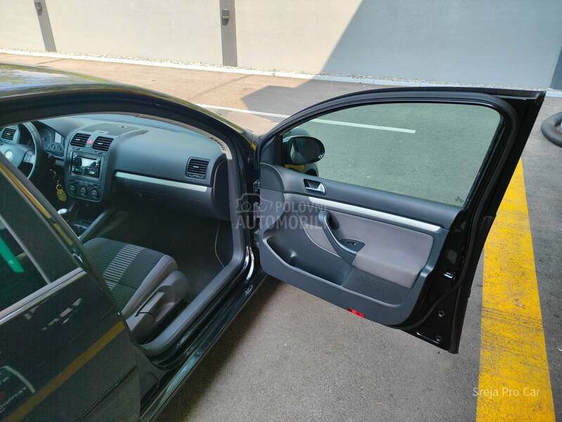 Volkswagen Golf 5 2.0 TDI LED D1ODA CH