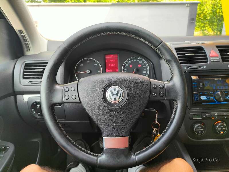 Volkswagen Golf 5 2.0 TDI LED D1ODA CH