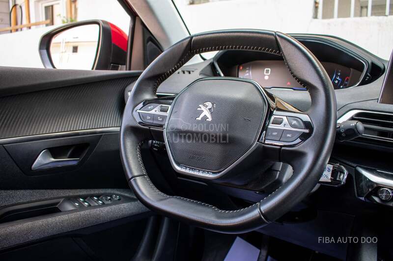 Peugeot 3008 1.5 VELiKI SERV1S