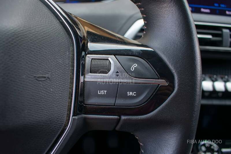 Peugeot 3008 1.5 VELiKI SERV1S