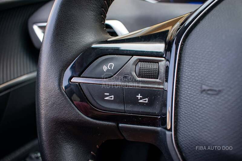 Peugeot 3008 1.5 VELiKI SERV1S