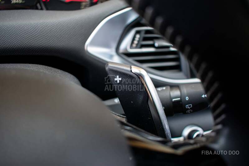 Peugeot 308 1.2PURE LED EAT8