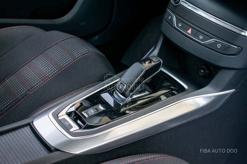 Peugeot 308 1.2PURE LED EAT8