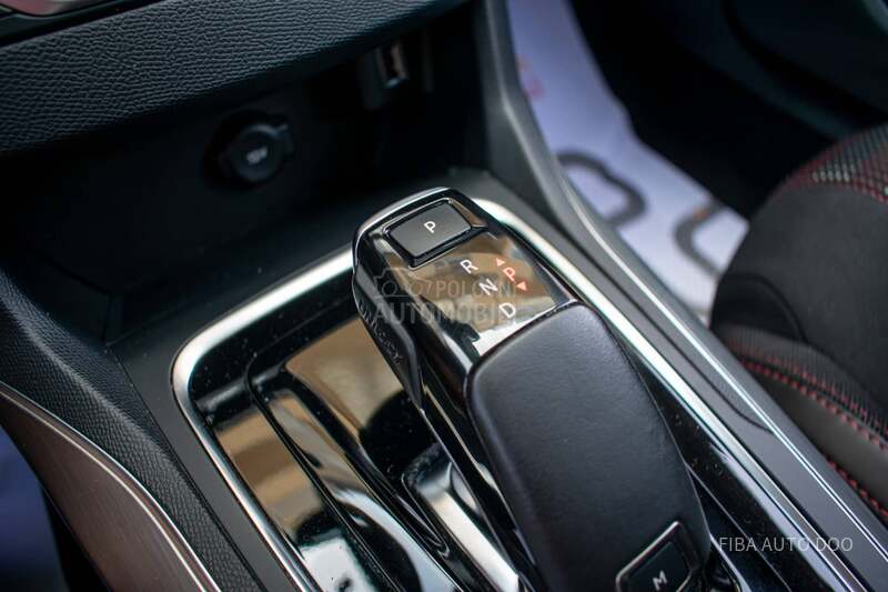 Peugeot 308 1.2PURE LED EAT8