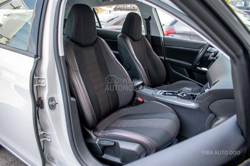 Peugeot 308 1.2PURE LED EAT8