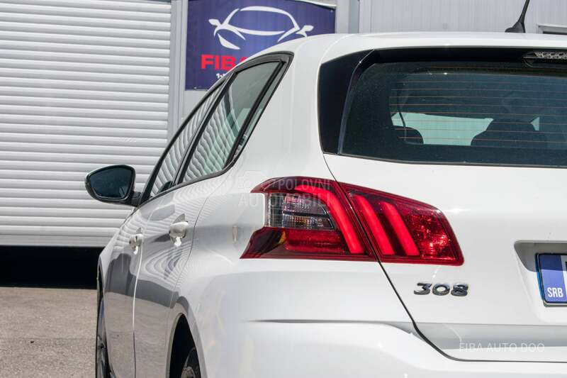 Peugeot 308 1.2PURE LED EAT8