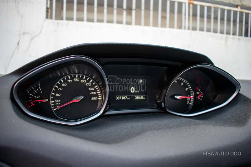 Peugeot 308 1.2PURE LED EAT8