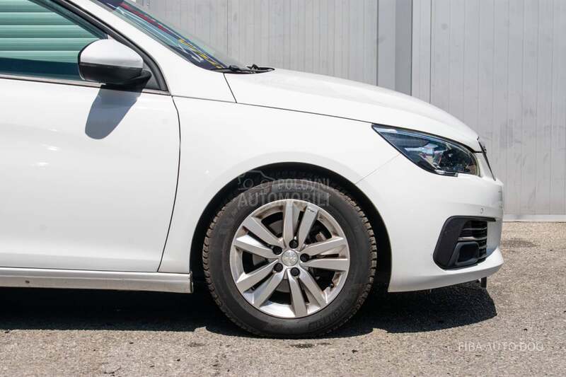 Peugeot 308 1.2PURE LED EAT8