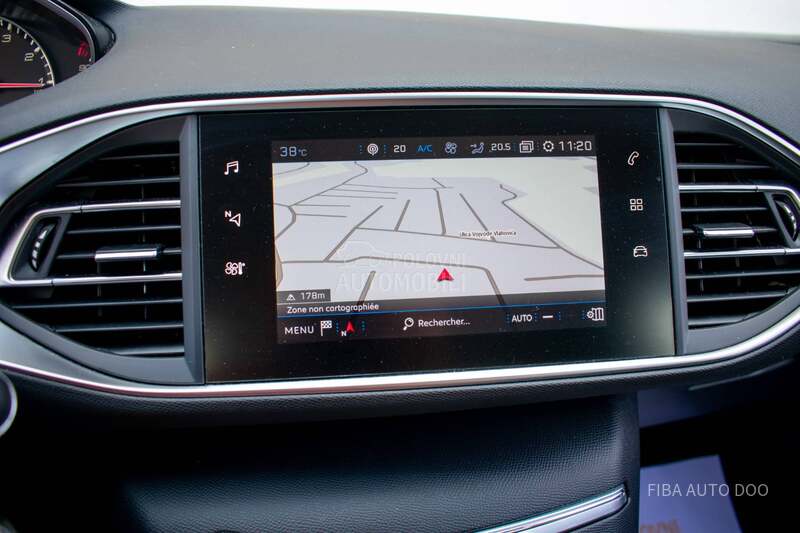Peugeot 308 1.2PURE LED EAT8