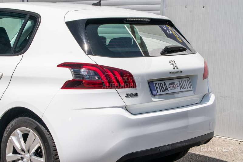 Peugeot 308 1.2PURE LED EAT8