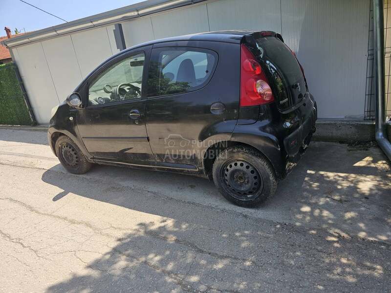 Peugeot 107 -  kompletan auto u delovima