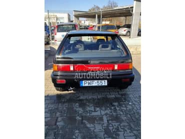 Honda Civic 1989. god. -  kompletan auto u delovima