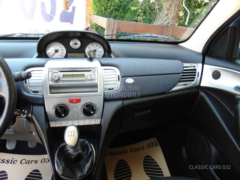Lancia Ypsilon 1.2 8V