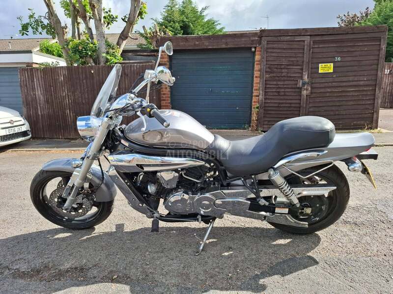 Hyosung GV650 aquila
