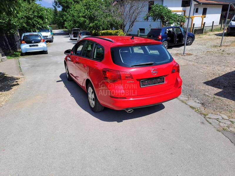 Opel Astra J 1.4 b N A V I