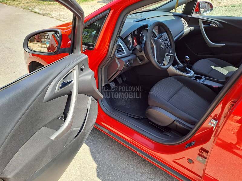 Opel Astra J 1.4 b N A V I