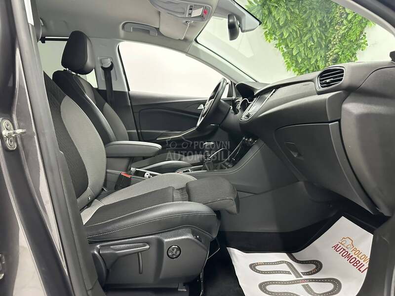 Opel Grandland X 1.2 i INNOVATION