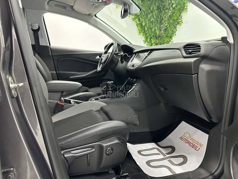 Opel Grandland X 1.2 i INNOVATION