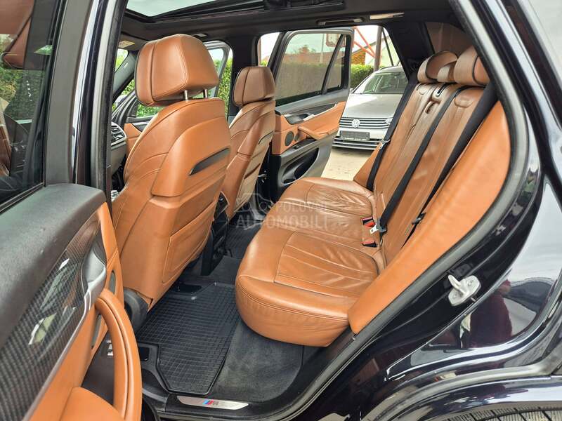 BMW X5 M40 VIRT PANO