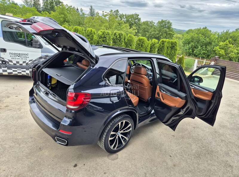 BMW X5 M40 VIRT PANO
