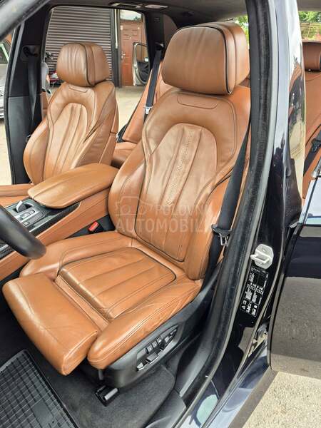 BMW X5 M40 VIRT PANO