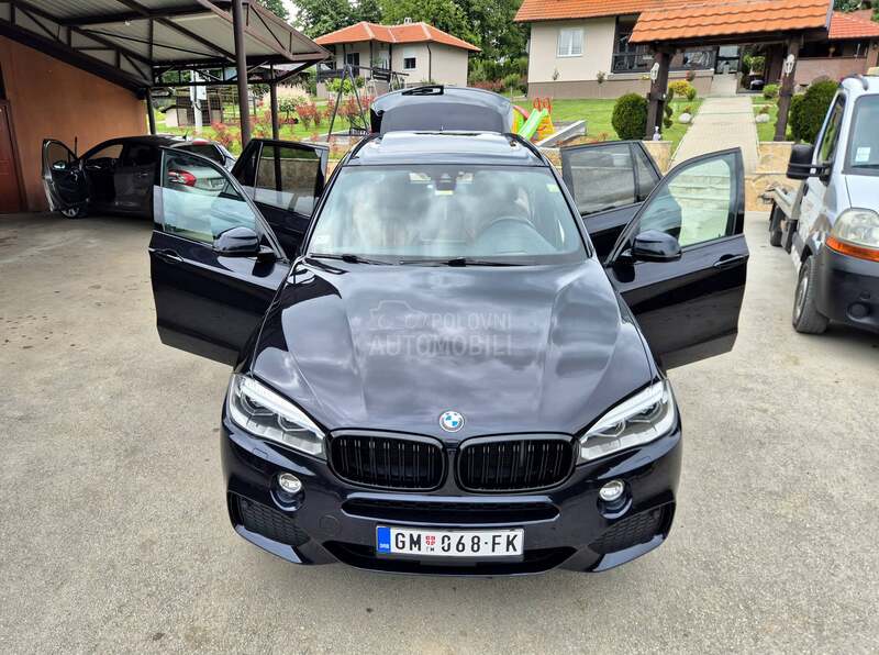 BMW X5 M40 VIRT PANO