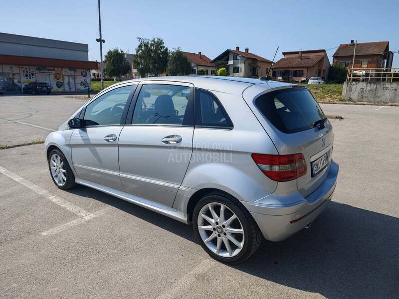 Mercedes Benz B 180 